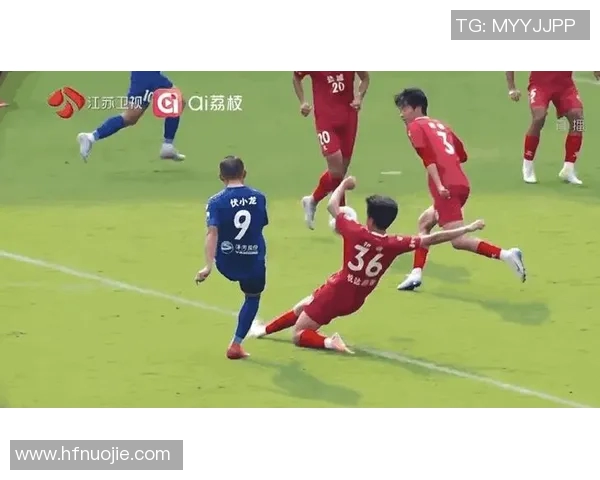 足球明星化身歌手颁奖盛典精彩瞬间回顾与感动分享